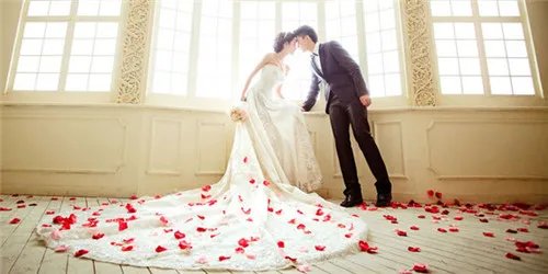 婚纱摄影照片欣赏 拍婚纱照的经典动作