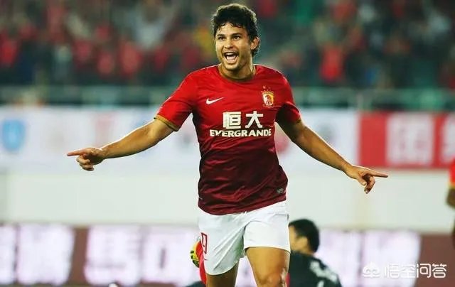 埃尔克森和高拉特以天价年薪“归化”我国，你认为对每逢比赛就“腿软”的国足有作用？