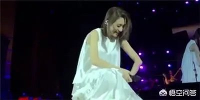 为什么戴佩妮演唱会因为男歌迷演唱车祸而意外大火？
