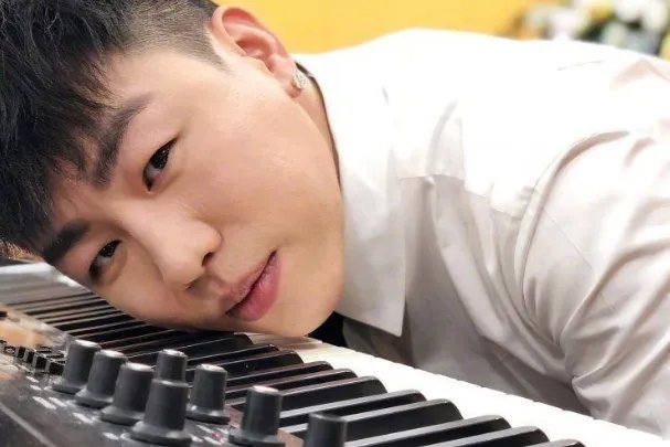 胡彦斌十大经典歌曲排行榜：《月光》上榜，第五太“烫嘴”