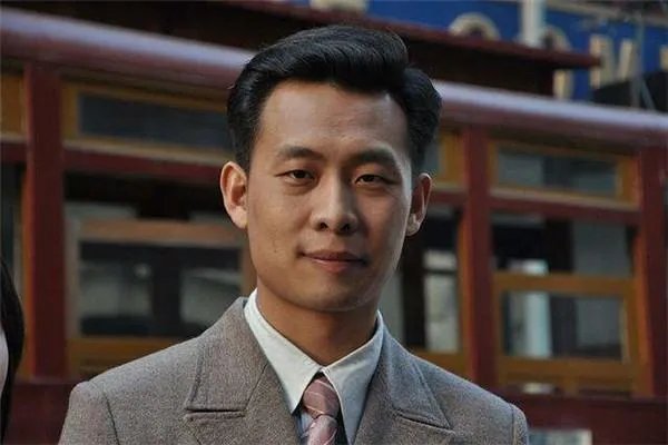 吴京张译二人再次同框，吸油纸“新用法”被发现，谁的使用方法更“奇葩”？