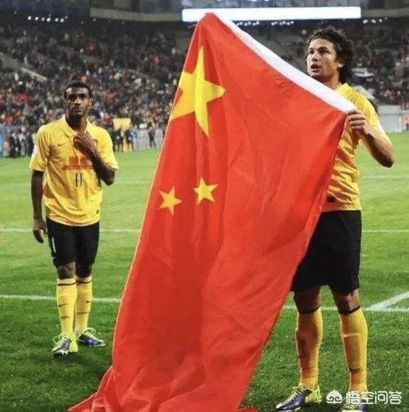 埃尔克森和高拉特以天价年薪“归化”我国，你认为对每逢比赛就“腿软”的国足有作用？