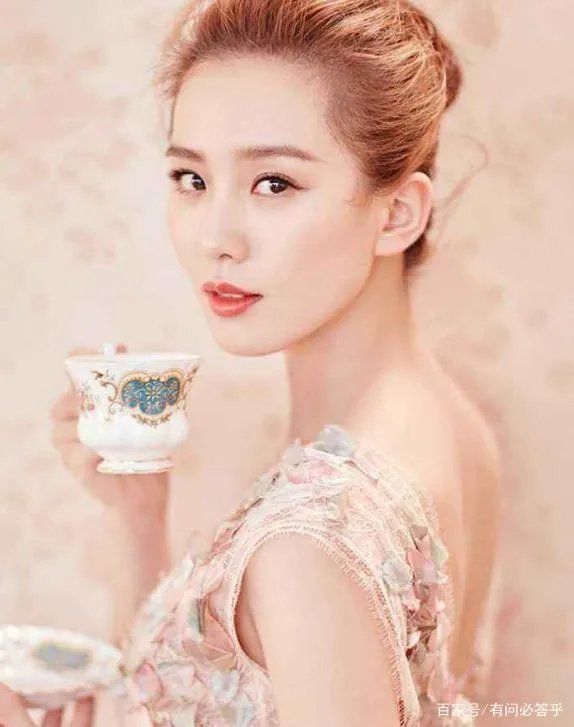 刘诗诗无精修图曝光，路人视角下被喊刘亦菲，你们觉得像吗？