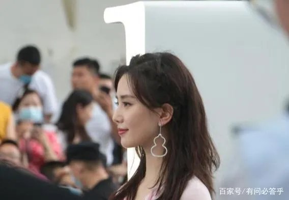 刘诗诗无精修图曝光，路人视角下被喊刘亦菲，你们觉得像吗？