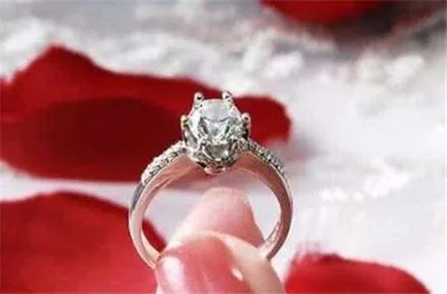 钻戒十大品牌  钻戒哪个牌子的好
