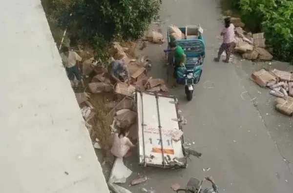 十吨猪肉翻车被哄抢是怎么回事？有关部门是如何回应的？