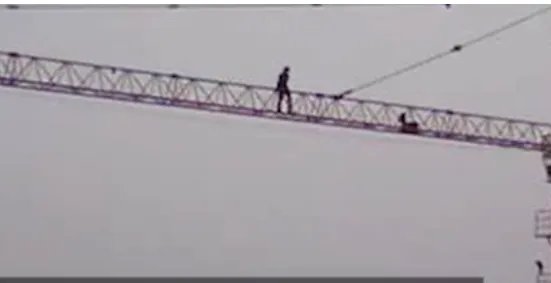 甘肃包工头爬50米塔吊讨薪被拘，为何他会面临这样的惩罚？