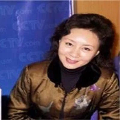 央视主持人李平照片流出 55岁仍风华绝伦