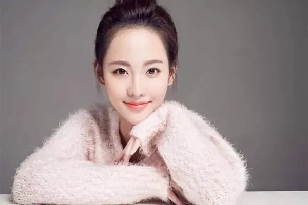 升级当妈颜值依旧在线，张嘉倪私下究竟是如何保养的呢？