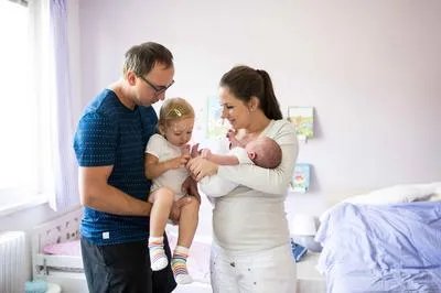 新生儿5斤多正常吗