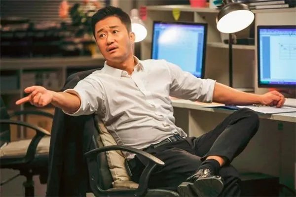 吴京张译二人再次同框，吸油纸“新用法”被发现，谁的使用方法更“奇葩”？