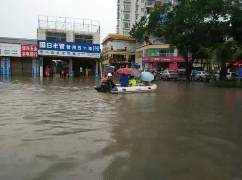 濮阳遇强降雨，积水最深1米6，当地展开了哪些应对举措？