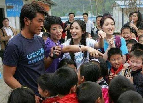 李宇春生日粉丝公益捐款破百万，为什么明星们都热爱公益活动？