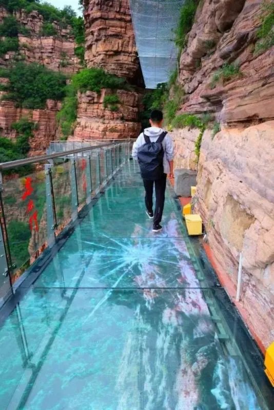 国内有哪些景区的玻璃栈道发生过事故？