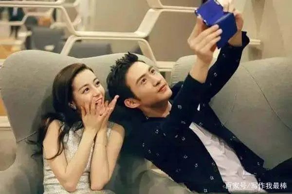 张彬彬深夜与男子搂腰抱一起，两个人举止亲密像情侣，张彬彬真的有问题吗？