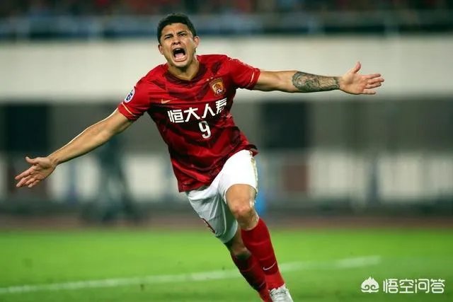 埃尔克森和高拉特以天价年薪“归化”我国，你认为对每逢比赛就“腿软”的国足有作用？