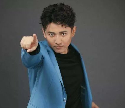 微博之夜上被批业务水平低的百克力，他是什么来头？