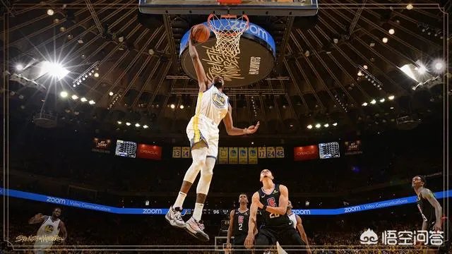 火爆！杜兰特怒推贝弗利，双双被驱逐，当时发生了什么？