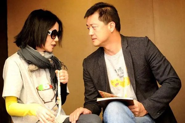 李亚鹏新恋情曝光？前妻欲干涉恋情，新女友怎么霸气回怼的呢？