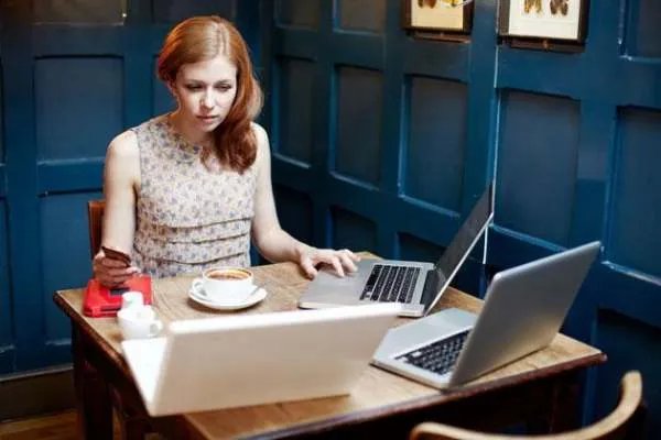 同事经济条件不好，一直蹭吃我零食，怎么拒绝她？