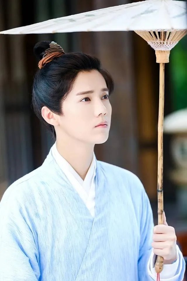 鹿晗的演技配的上天价片酬吗?