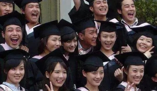 扒一扒明星毕业照，看看明星的颜值是如何“疯狂生长”的？