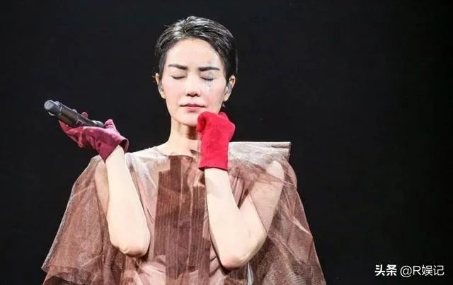 王菲唱的我和我的祖国有炒作的痕迹吗？我没觉得特别出彩啊，感觉这个营销是个高手？