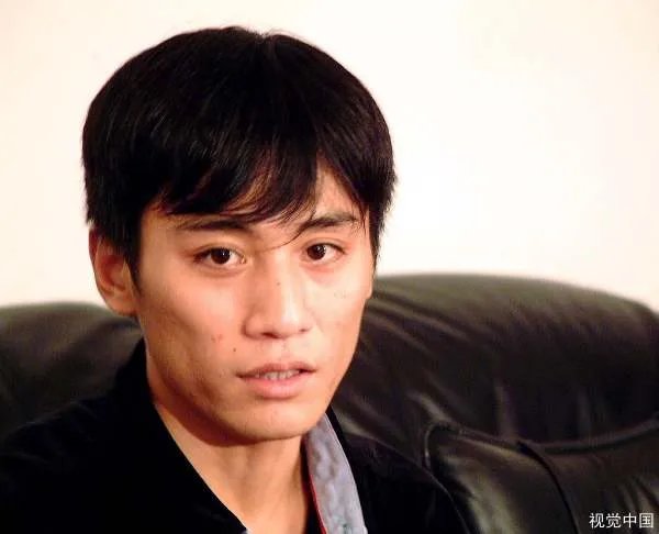 刘烨和安娜的结婚典礼上为什么刘烨没有邀请女同学？