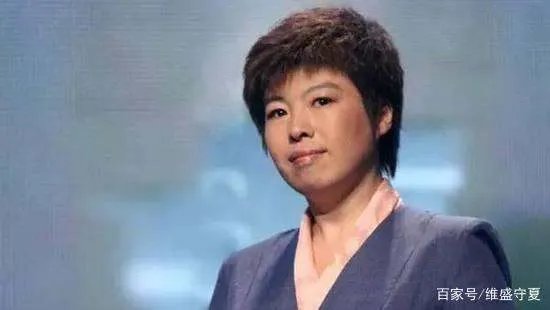 当年被北大学生轰下台的于丹：在跌落神坛的日子里，丈夫怎样做了？