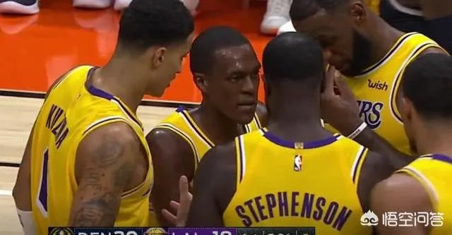 沃顿被逐,隆多起来整理西装,暂停间球员都聚向隆多,助教很无奈,你怎么看?