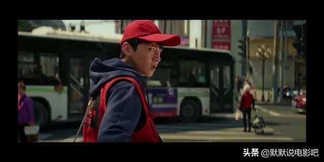 《平凡的荣耀》中同为实习生的曾浩是真的将孙弈秋当做朋友吗？