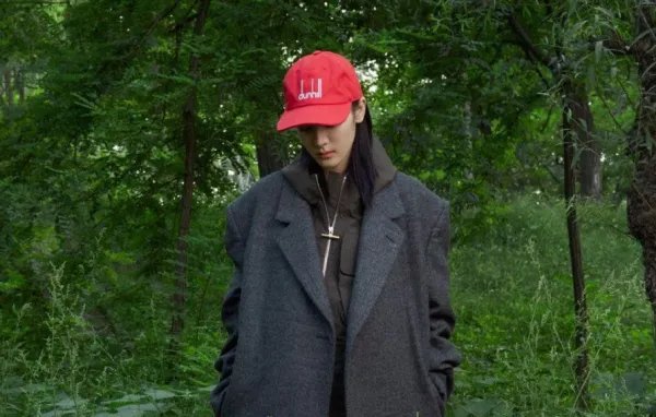 迪丽热巴秋冬男友感十足，她这次的造型帅气吗？