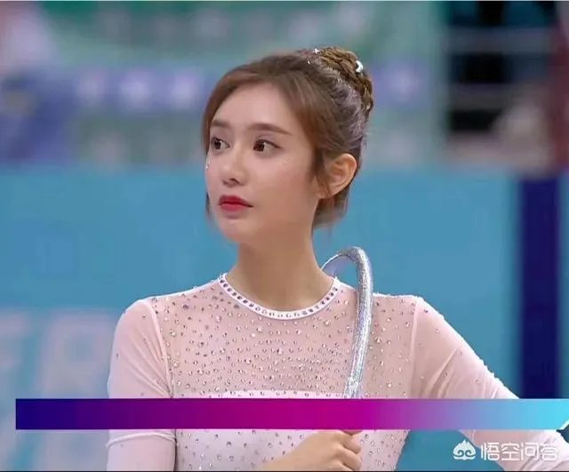 美娜参加艺术体操比赛，为什么场边的观众高喊“湖人总冠军”？