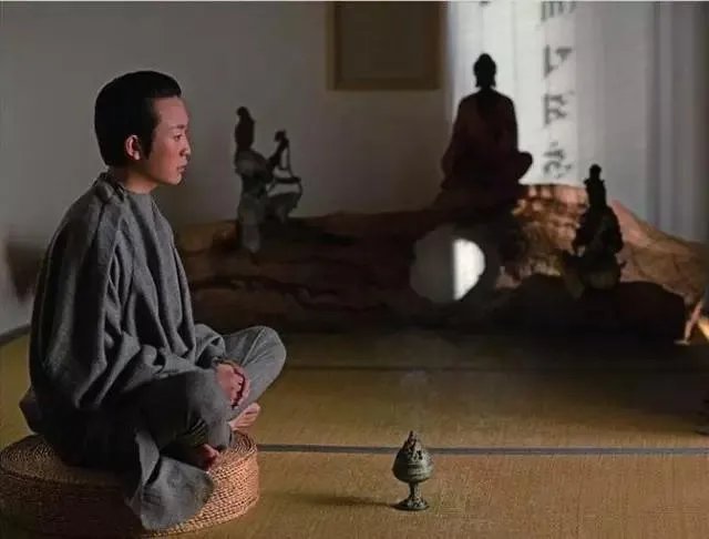 李玉刚中国风豪宅曝光，奇珍异宝多如博物馆，如此奢华却不显土豪