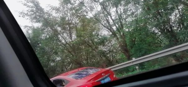 一户人全家出动为堵车路人煮面,路人是怎样表达感谢的?