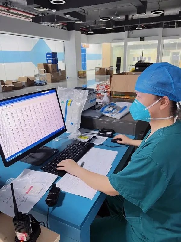 方舱医院里的口述实录:“工作辛苦,保住体力很重要!”