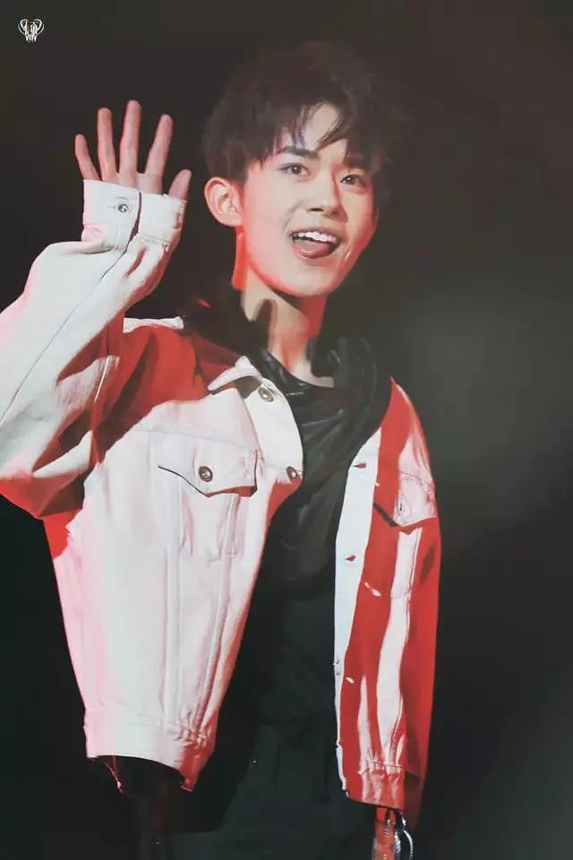 如何评价易烊千玺在十七岁生日会上面的表现？