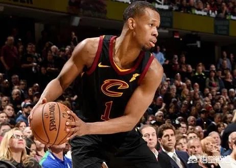 为什么有人说胡德明明不受卢指导重用，骑士却还为他开出资质合同？