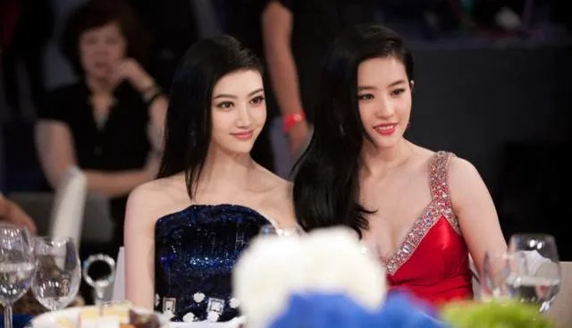 娱乐圈有哪些名副其实的「合影杀手」？