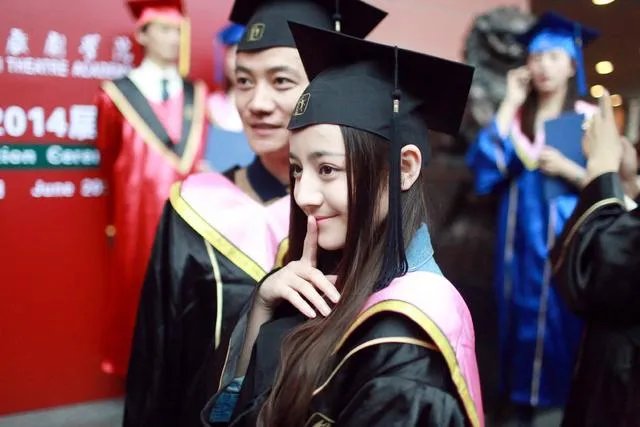 扒一扒明星毕业照，看看明星的颜值是如何“疯狂生长”的？