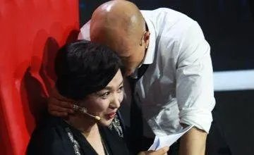 乐嘉被封杀的真实原因，是因为得罪金星，强吻谢娜吗？