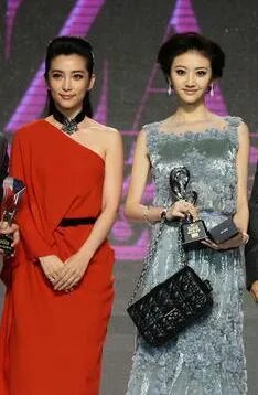 娱乐圈有哪些名副其实的「合影杀手」？