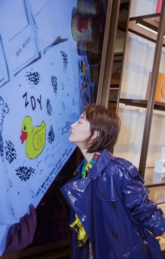 倪妮和周冬雨未P图合影曝光,这两个谋女郎谁赢了?