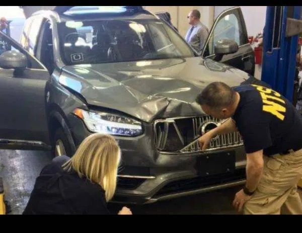 与保时捷女司机剐蹭被扇耳光，为什么这女子如此猖狂？