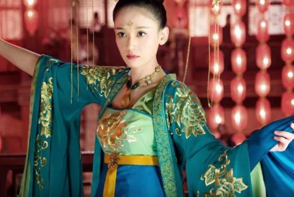 《笑傲江湖》中的日月神教，为何一直被认为是邪教？