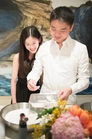 刘强东到底有多宠奶茶妹妹？