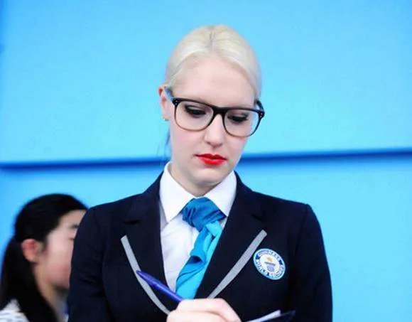 撒贝宁妻子旧照曝光，两个人是怎么相识相爱的？