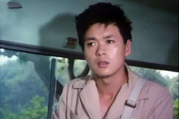 迟志强夫妇近照曝光，曾是影坛新星的迟志强后来发生了什么？