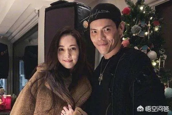 向佐郭碧婷默认恋情后亲密同框,你看好两人吗?有何祝福?