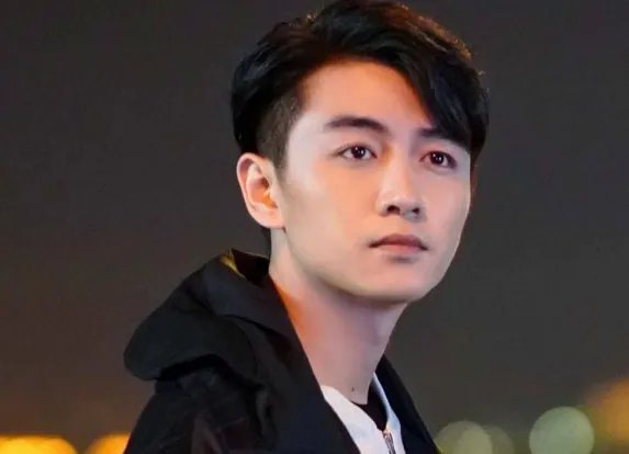 陈晓《人生路遥》杀青，他与年代剧的适配度怎么样？